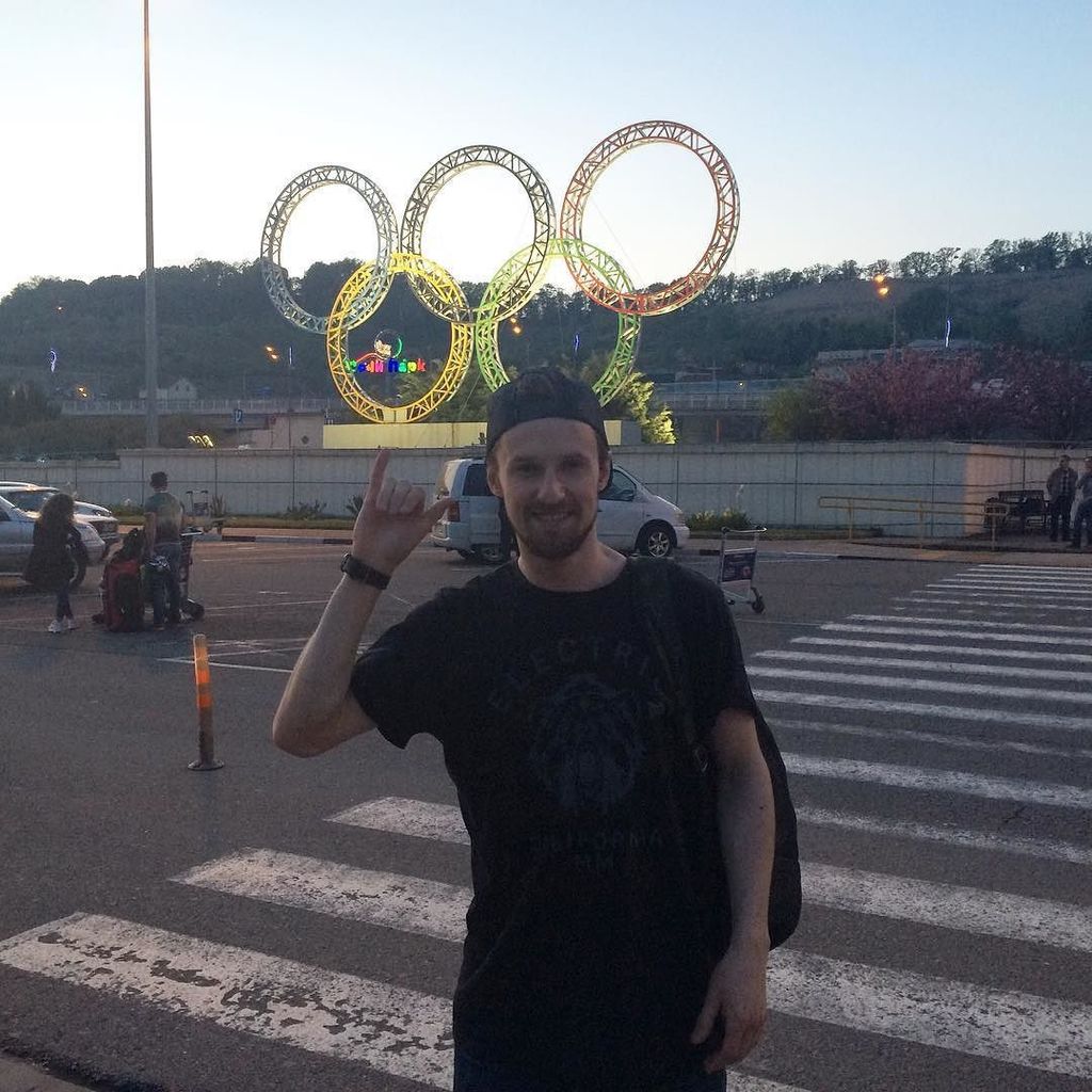 SochiAero's tweet photo. Come back to Olympic spot, ready to #bss16 #bonussession #Sochi #thirtytwo #dakine #romesds #romesnowboards #electrโฆ https://t.co/nkmrZM6VPt