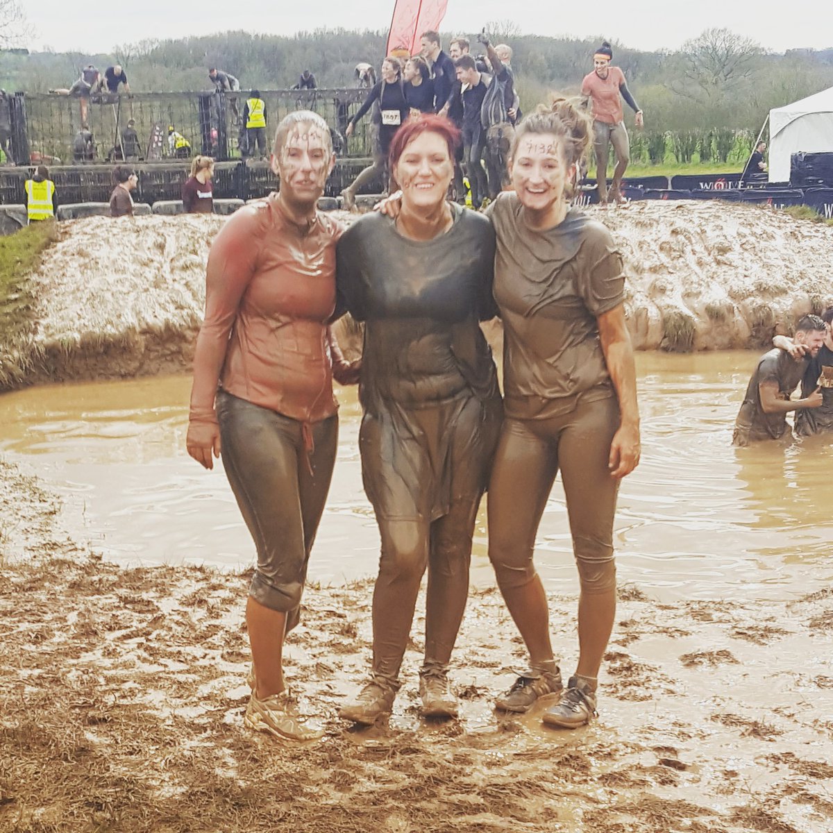 natju89's tweet image. My girls #wolfrun2016 #muddy