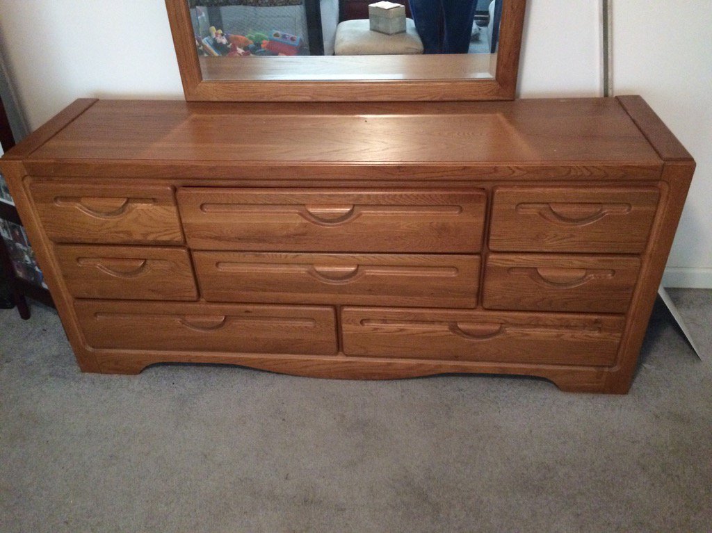 I am selling "Queen Bedroom Set" on #wallapop p.wallapop.com/i/76128736?_pi…