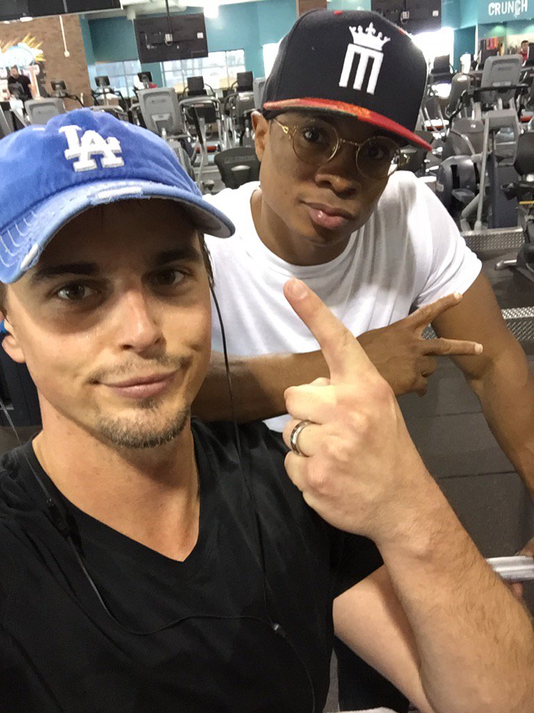 THEEdarinbrooks's tweet photo. Today is gonna be epic @mannystreetz oh and @SamJonesIII says what's up! #actorlife #groomzilla https://t.co/3eC1lmCo78