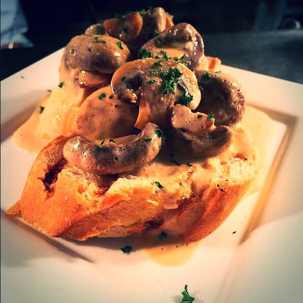 A starter that is almost to good to eat. #mushroom #bruschetta #foodsex #sundaynight