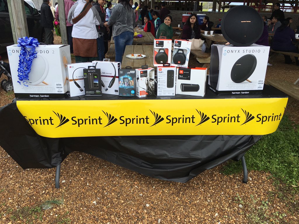SprintStore7155's tweet photo. Come see us at Ring Farm Columbia!!! #teamsprint #gettingbettereveryday #movingforward #tableoftheday #leadwithplus https://t.co/I0zTIQYXFf