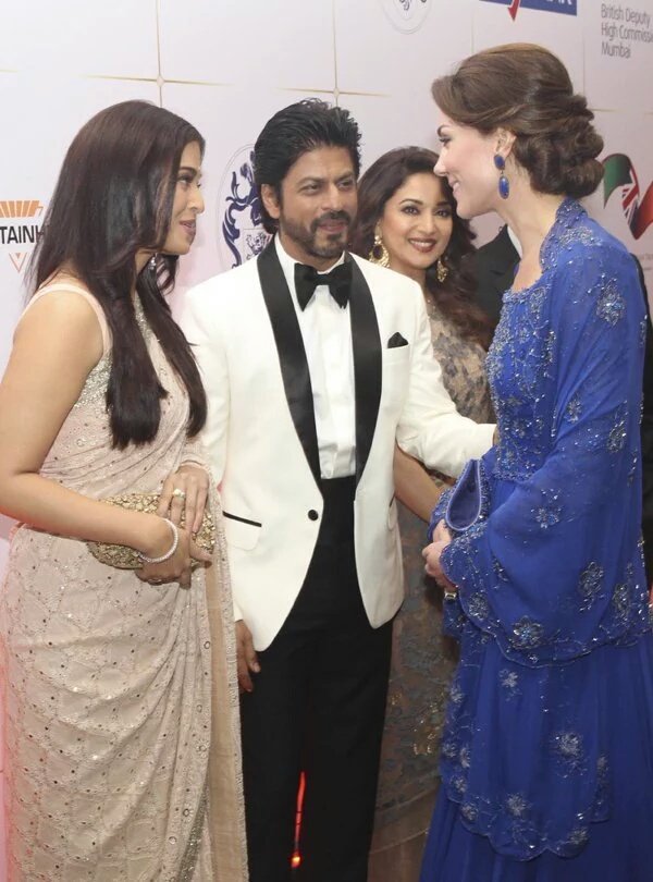 Shah Rukh Khan and Aishwarya Rai interacting with Kate Middleton   at the Royal gala dinner #TheRoyalVisit
