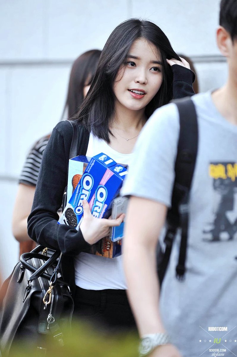 수진 On Twitter Iu With A Black Shoulder Length Hair This Is