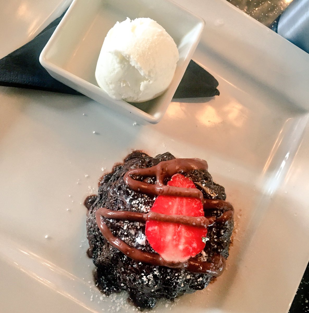 ArensBar's tweet photo. Rich chocolate fudge parcel 🍓🍓 #Arens #ArensSundays https://t.co/GSDhdQrQrY