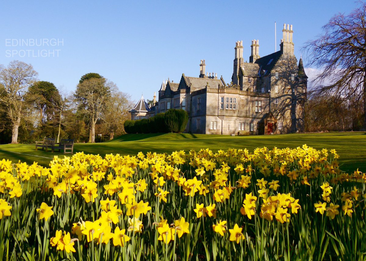 edinspotlight's tweet photo. Live from Lauriston Castle. The gardens are open until 8pm every day #Edinburgh https://t.co/3f1XSKvnNt