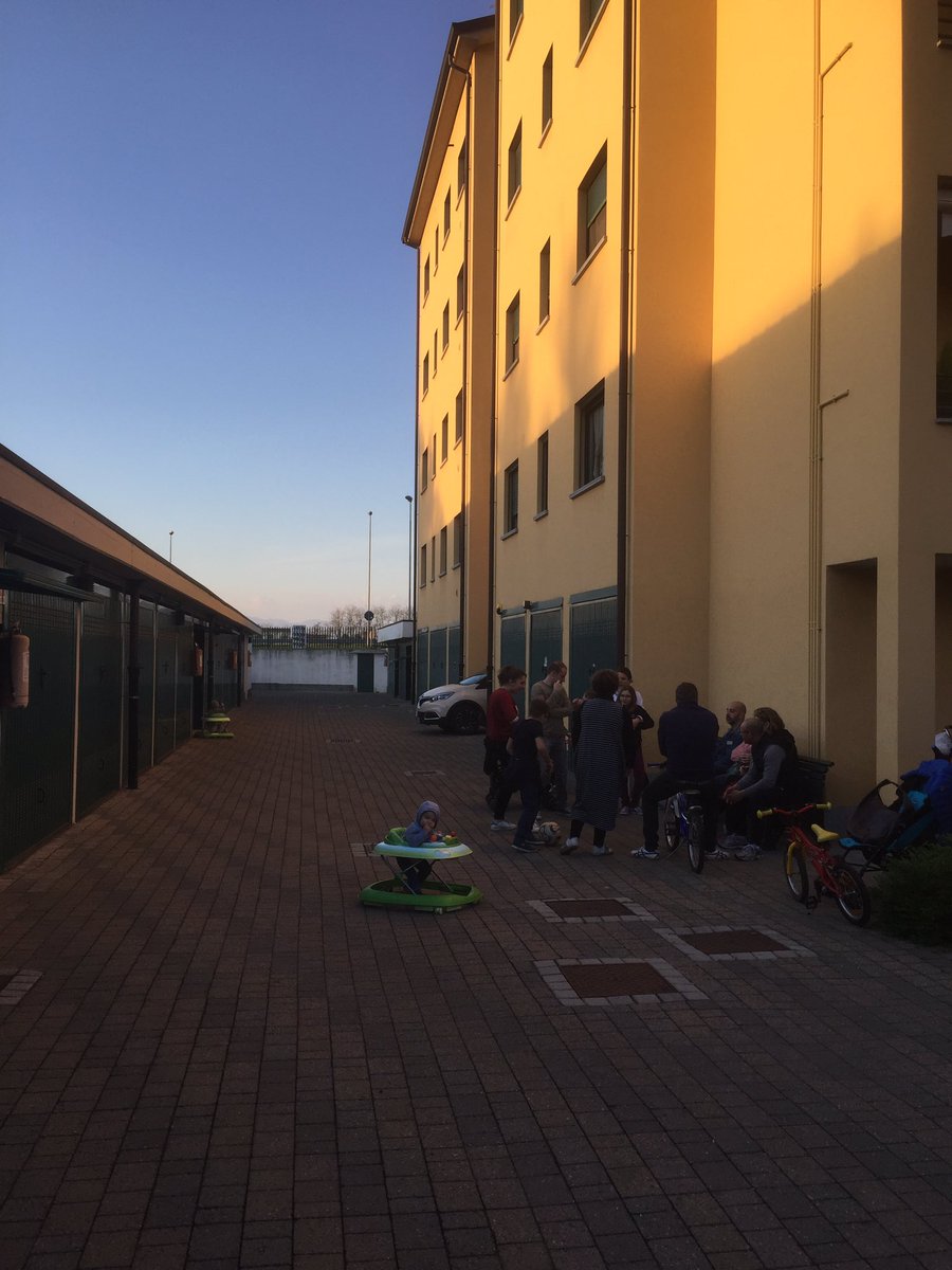 GeGallif's tweet photo. Stagione 2016 aperitivo del terrone #introini #aperitivoincortile https://t.co/X24csHmfxY