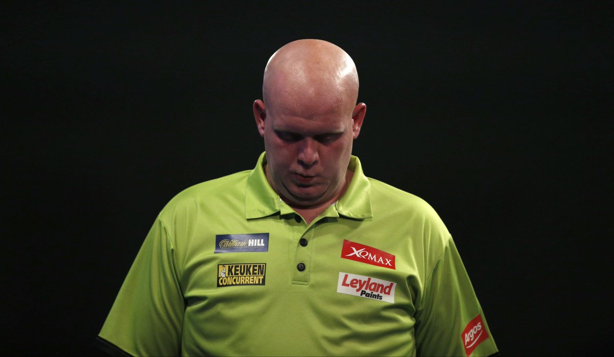 Een prima weekend van <a href="/MvG180/">Michael Van Gerwen</a> eindigt met een flinke domper: hij verliest de finale van #PC5 met 6-0 van Ian White..