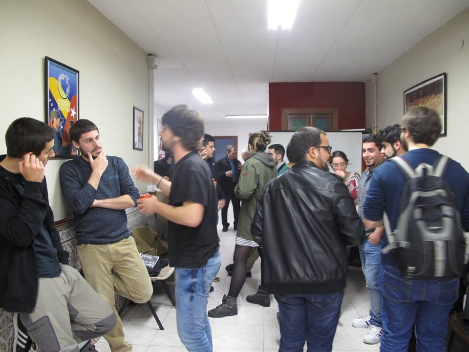 Èxit en la nostra primera presentació: hi van assistir una trentena de persones!!