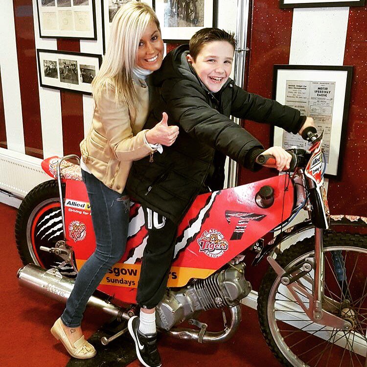 deannasmithX's tweet photo. Sunday Funday at speedway @_glasgowtigers https://t.co/fAGpKi8nC5