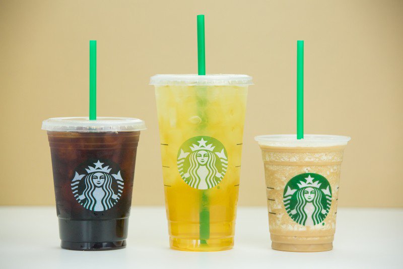 StarbucksNews's tweet photo. Starbucks barista tips to customize drinks + 10 cold beverages that are 100 calories or less https://t.co/KrDoNfSaxb https://t.co/4mctUuHnQ4