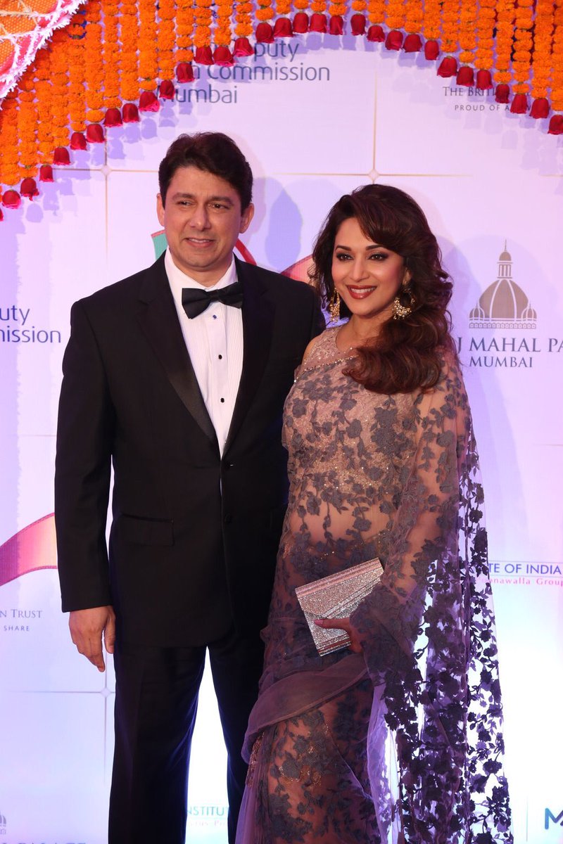 MadhuriDixit's tweet photo. It was a pleasure meeting their highnesses, William and Kate. Very gracious and down to earth. https://t.co/VI3qaqwQAd