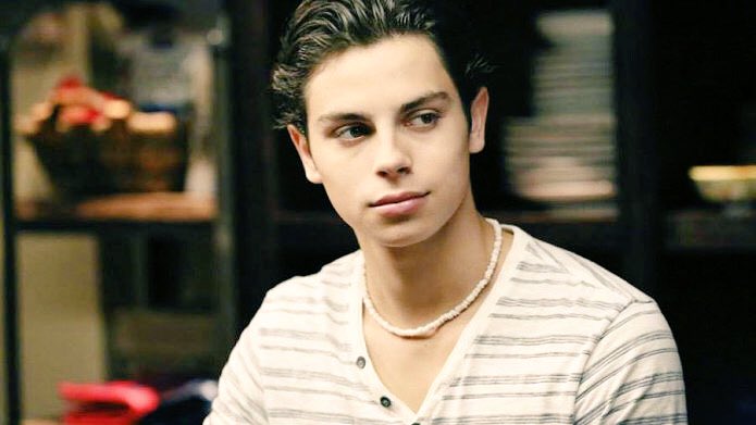 RTorHEART16's tweet photo. RT for Original Jesus/Jake T. Austin

HEART for New Jesus/Noah Centineo

#TheFosters https://t.co/dY9SVwUY5g