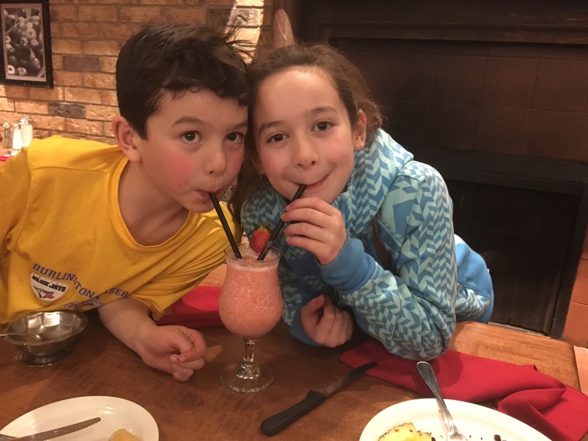 jmveeeeeeeee's tweet photo. #NationalSiblingsDay https://t.co/PT7S6f9Sbz