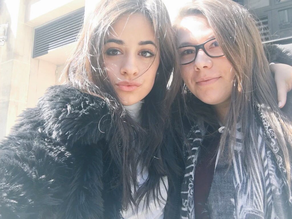 5H_SpanishArmy's tweet photo. Camila con @ninyharmony #WorkFromParis #FifthHarmony #YouKnowYouLoveThem @radiodisney https://t.co/BJkKuC7MfT