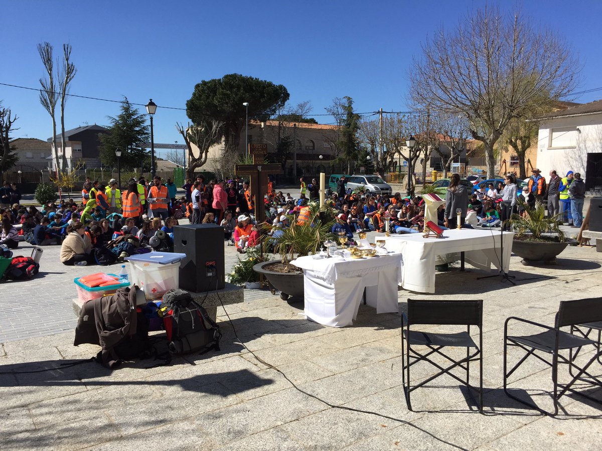 NtraSraPino's tweet photo. En #Zarzalejo #SantaMisa para orientar nuestro alegre caminar #Lorenzada @DelejuMadrid @archimadrid @alfayomegasem https://t.co/Vxn6Da70jT