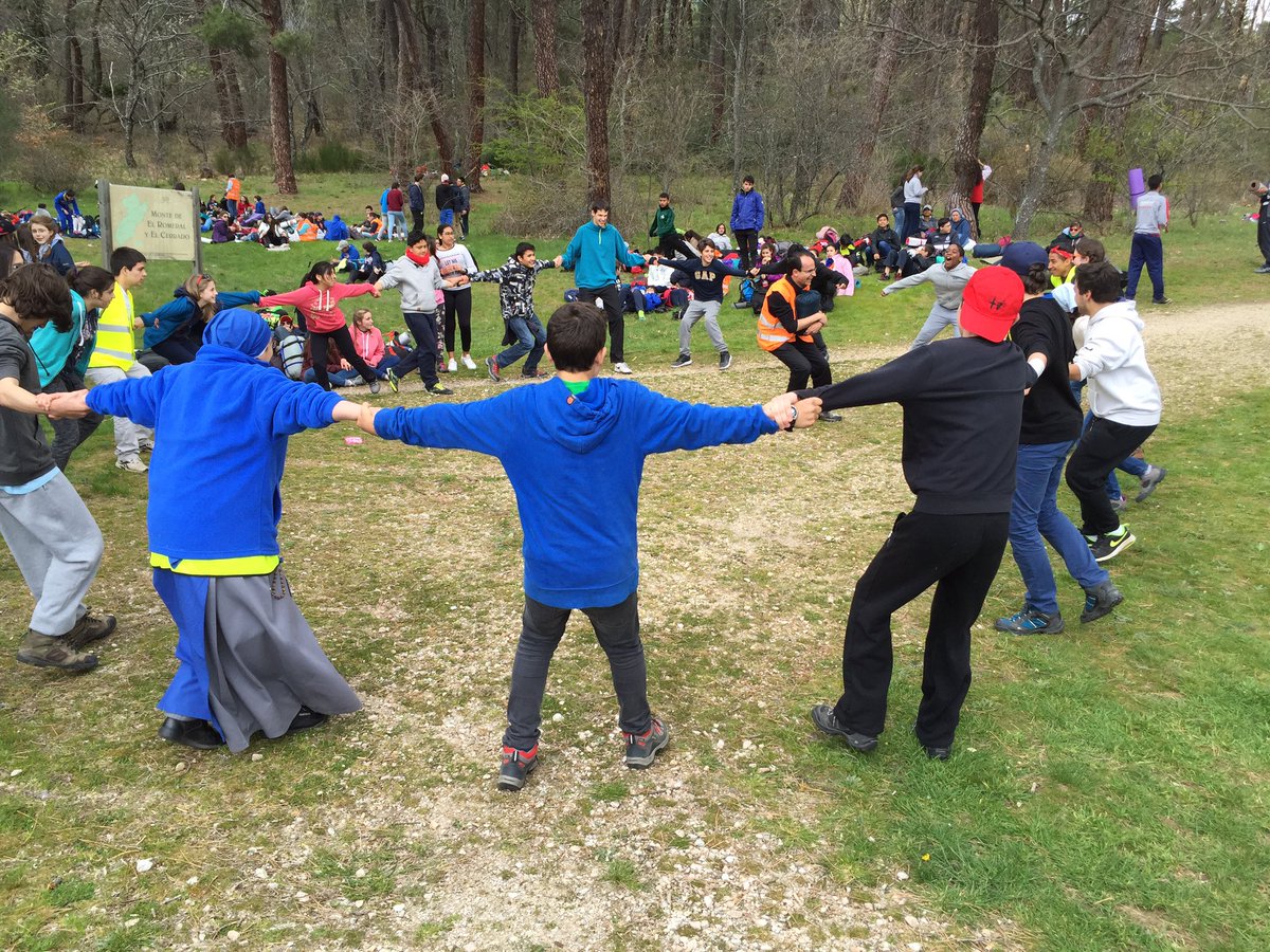 NtraSraPino's tweet photo. Alegres juegos en la #Lorenzada @archimadrid @DelejuMadrid @alfayomegasem https://t.co/1qXYlF9vPB