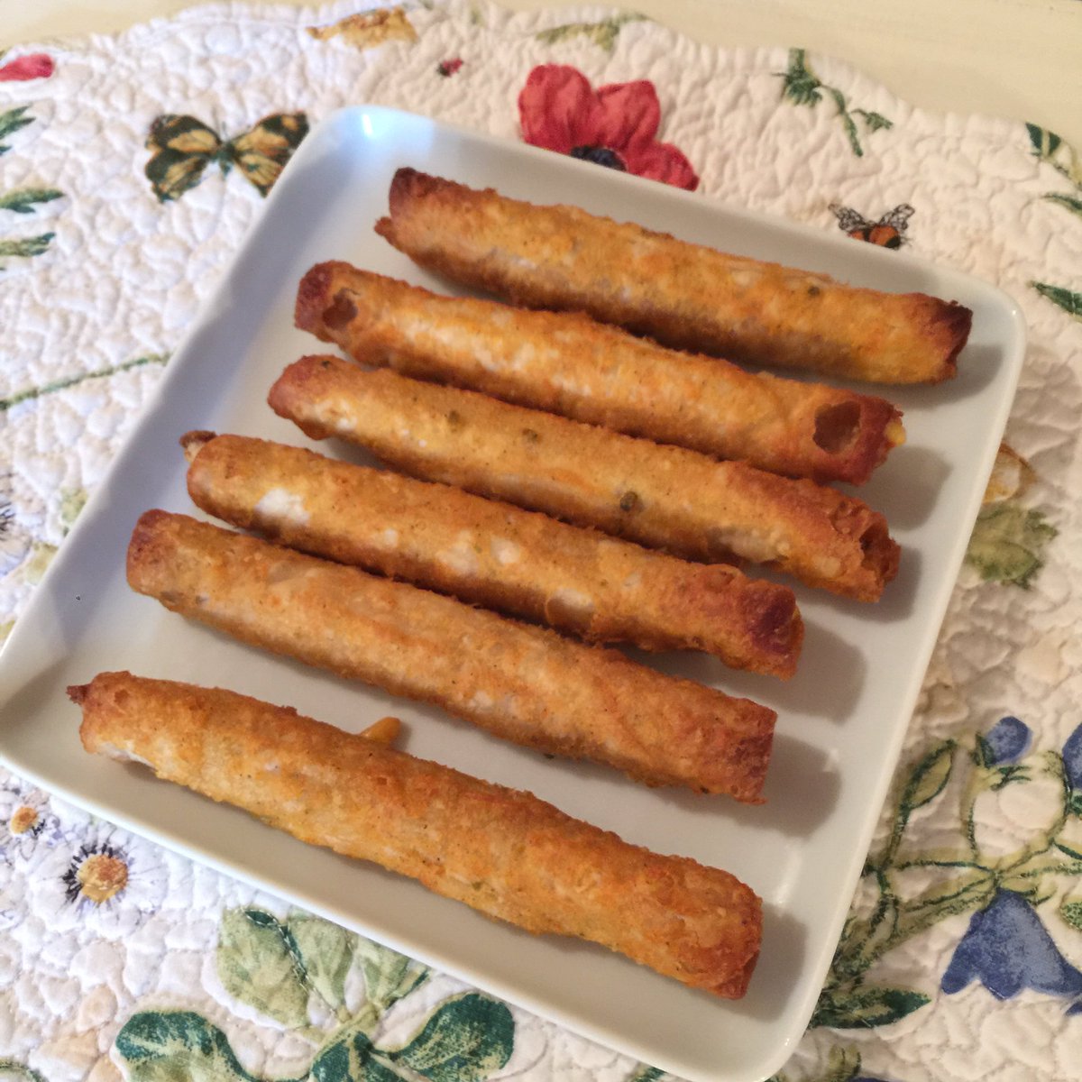 foodroyalty's tweet photo. taquitos time! #mexicanfood #friedisthebest #tasty #cheesilicious https://t.co/Xwg1ajDxsA