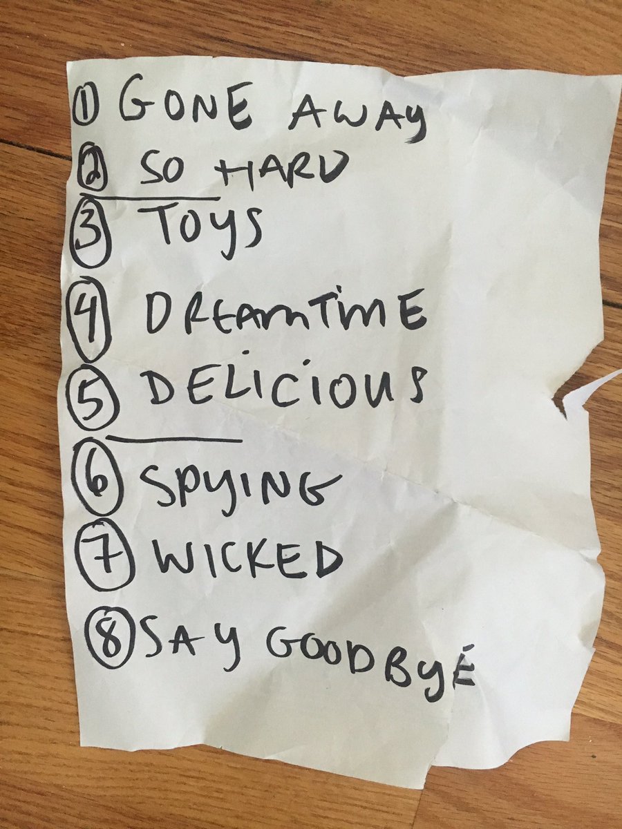 leannekbowes's tweet photo. .@jennieveenyc look what I just found cleaning out my closet, from @thedarkness tour! miss you! #setlist #jennievee https://t.co/Wuxqg0btnM