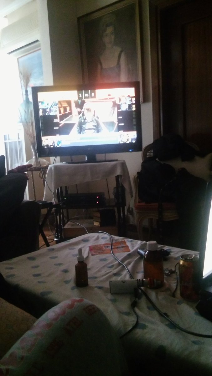 naacheras's tweet photo. #LCSsemis vapeo cerveza ordenadores y como no mucho animo a @FNATIC https://t.co/0Usz5hPVx4