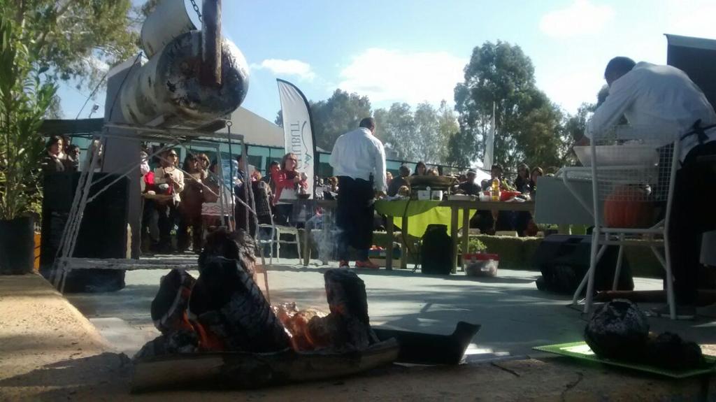 MinTuryAP's tweet photo. Cocina en vivo con Gustavo y Rodrigo en #MuestraAgropecuaria de Gaiman. @GRapretti https://t.co/9UFNTVhRCR