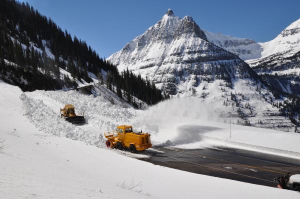 Chimani's tweet photo. Plowing Begins In #GlacierNationalPark. https://t.co/6MgFP2onyM

#Montana #NationalPark #Spring https://t.co/yZk52uS1gG