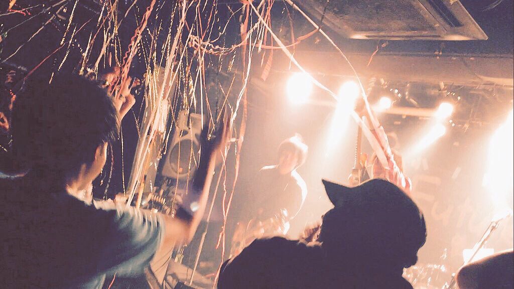 masao_Thunders's tweet photo. ヒューチャーズのレコ発ライブ！
出てくれた方々、来てくれた方々、
気にしてくれた方々、宣伝してくれた方々！

本当にありがとうございます！

最高でした。
これからも頑張りますのでよろしくねん！！ https://t.co/pZq4bWstrE