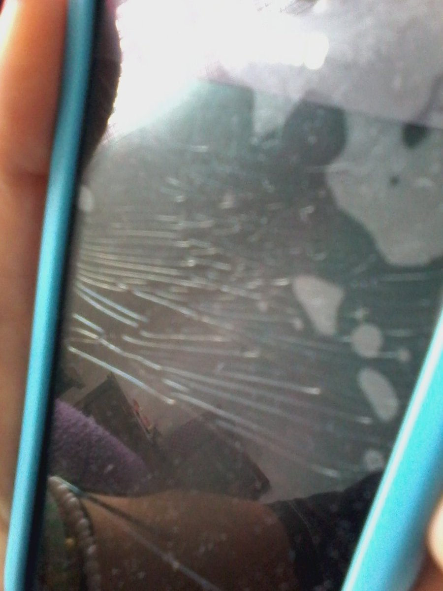 Estefii21's tweet photo. La pantalla de mi celu :(((((( https://t.co/tMOnvMCfvx