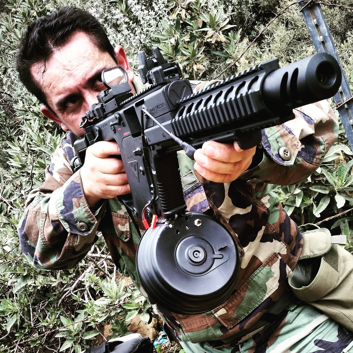 warpedops's tweet photo. Sergio knows how to do a #kwa #kriss #vektor right
 #airsoft #hpa #softair #tactical #warpedops https://t.co/gRqbInIozJ