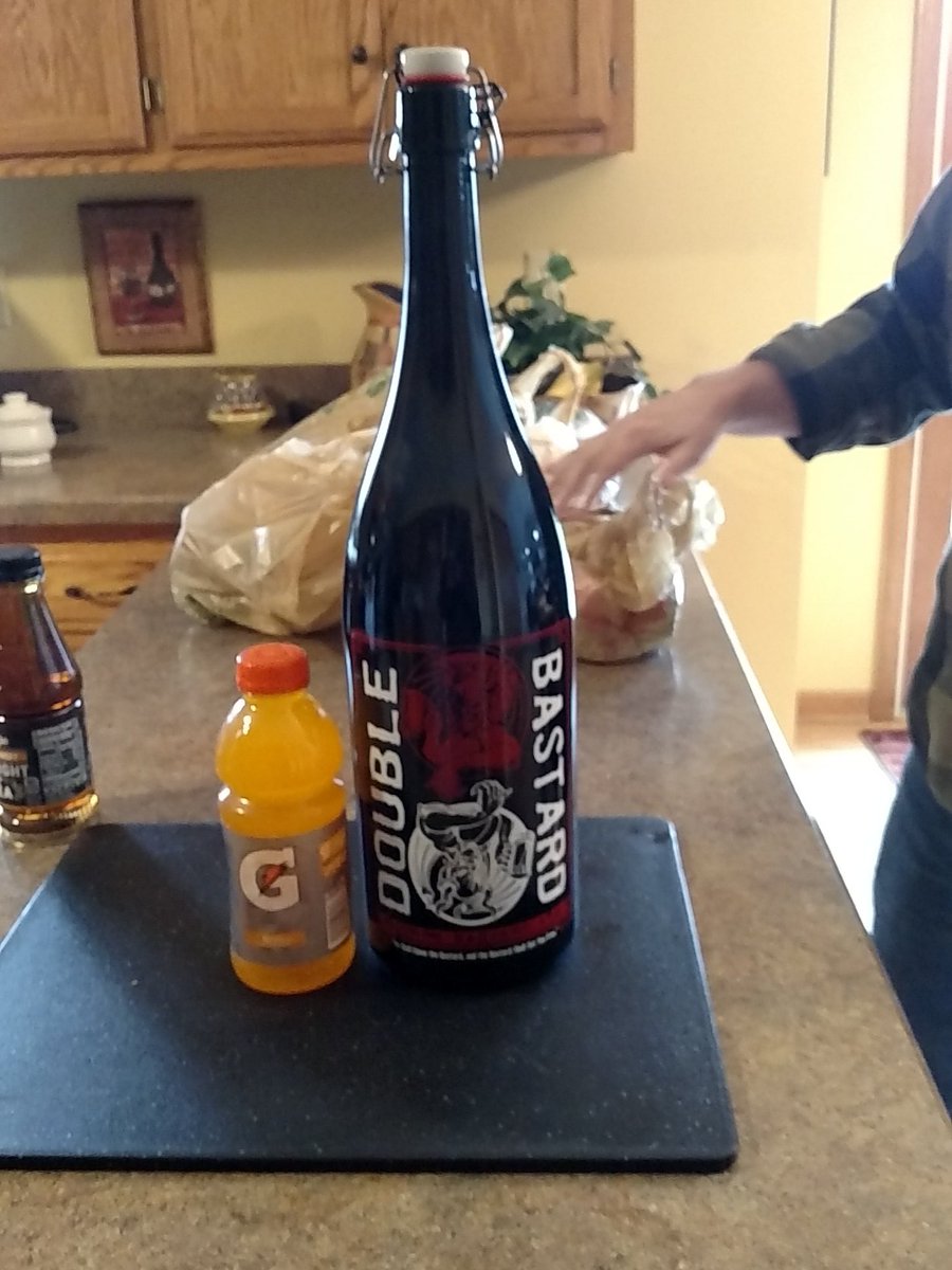 beesbigbeerblog's tweet photo. Note that's a beer https://t.co/SwAXVvAssy