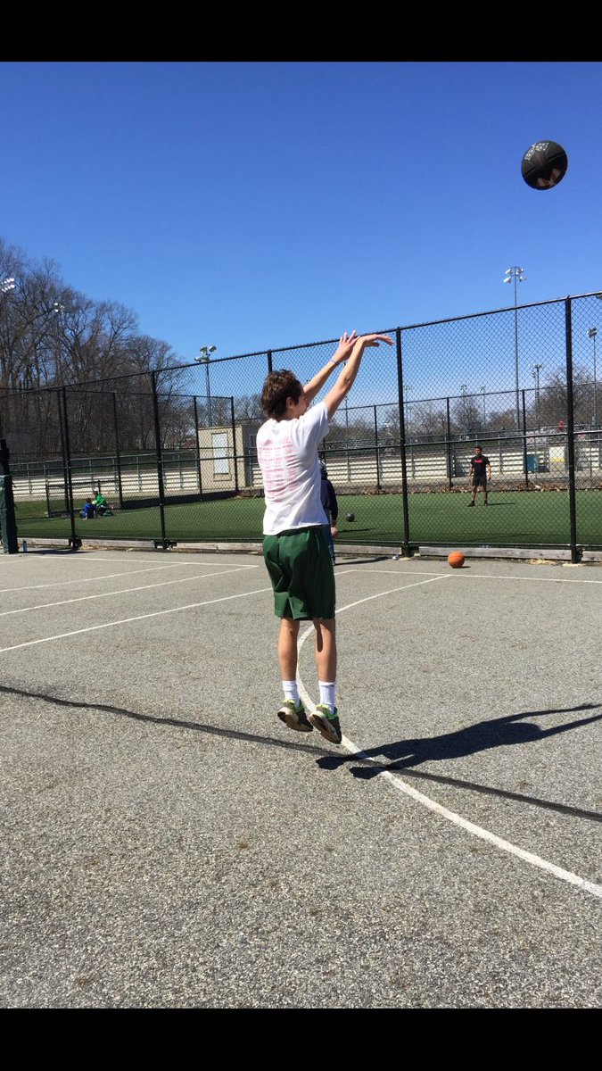 beach_league's tweet photo. Players Rob D-Vo and Cal Grosfelt seen at practice facilities getting back in the swing of things #AllStarBreak https://t.co/gCP4SfJXQ1
