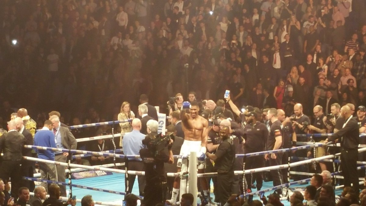 dowsett_9's tweet photo. What a night!!!!! #andthenew @anthonyfjoshua @EddieHearn https://t.co/B4Ghzt3D7W