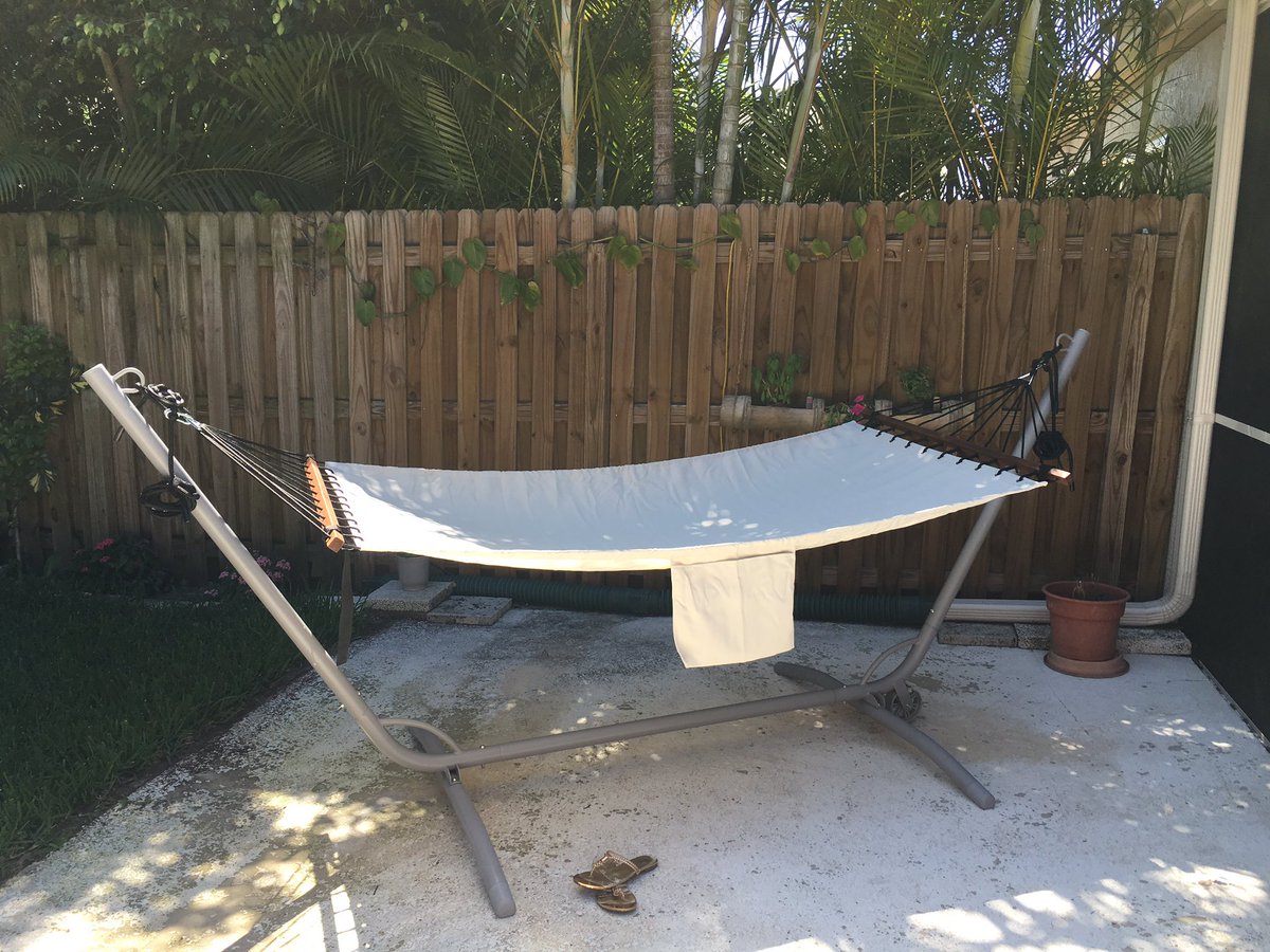 EleeBlu's tweet image. #SundayFunday on my new @IKEAUSA hammock. #smallbackyard #solutions