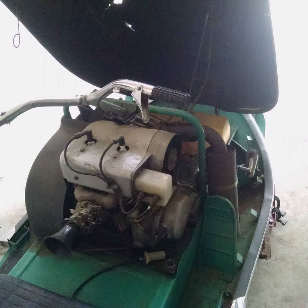 SnowmobileFotos's tweet image. #Snowmobile Foto: By Instagram _slam666_ ift.tt/1SqCrrO DAT #VELOCITYSTACK DOE. #1971 #SKIROULE #R400 #CC…