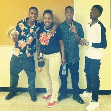 SauceYoHoe's tweet photo. Today make a year you been gone lil bro you know you gone forever live thru me🙏🏾👼🏾💯‼️ #KeepYoHead👆🏾 https://t.co/aCxRsSwhea