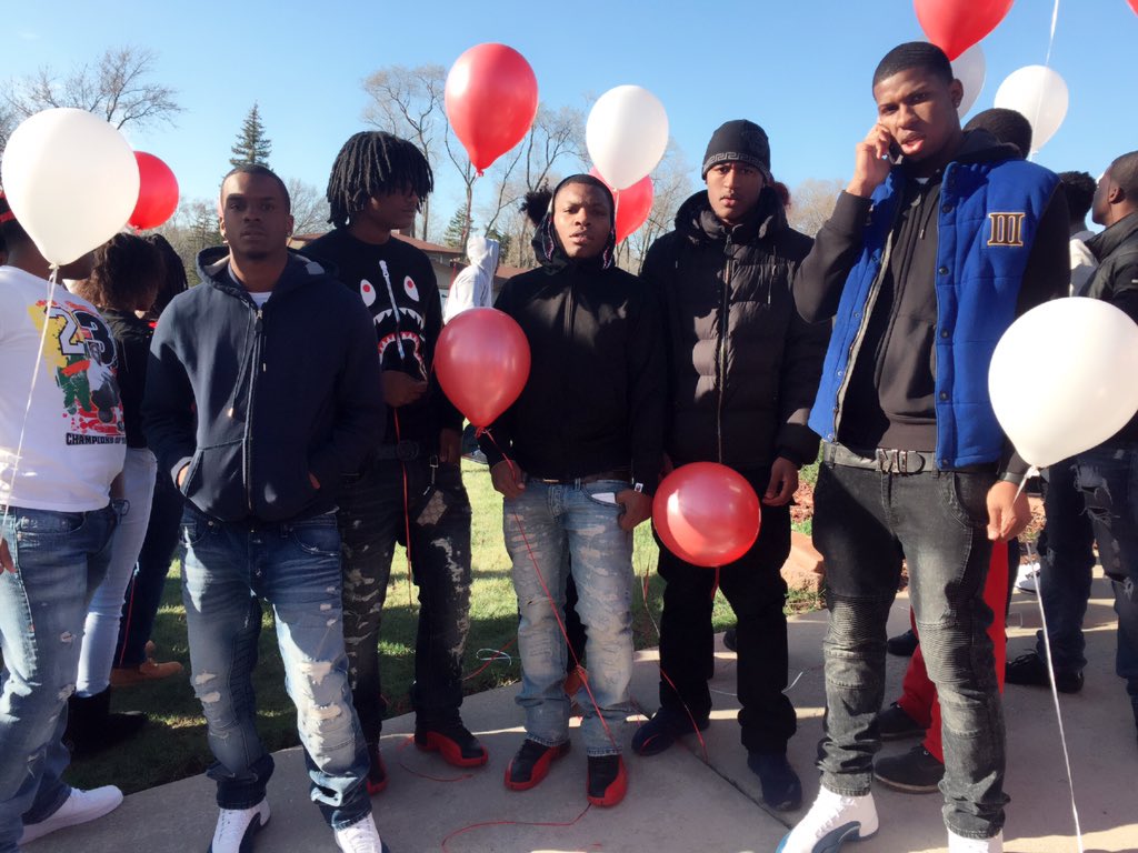 _MaccMaine's tweet photo. #LongLiveMalik👼🏽 The Bucks👌🏾 https://t.co/EBG45G4MLs