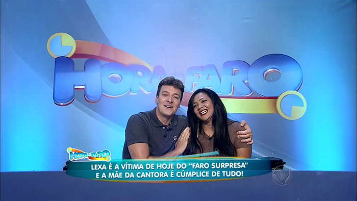 horadofaro's tweet photo. Faro surpresa: Mãe da @LexaOficial é cúmplice de tudo!! 😂 #LexaNoHoraDoFaro https://t.co/ELFt64fmlc