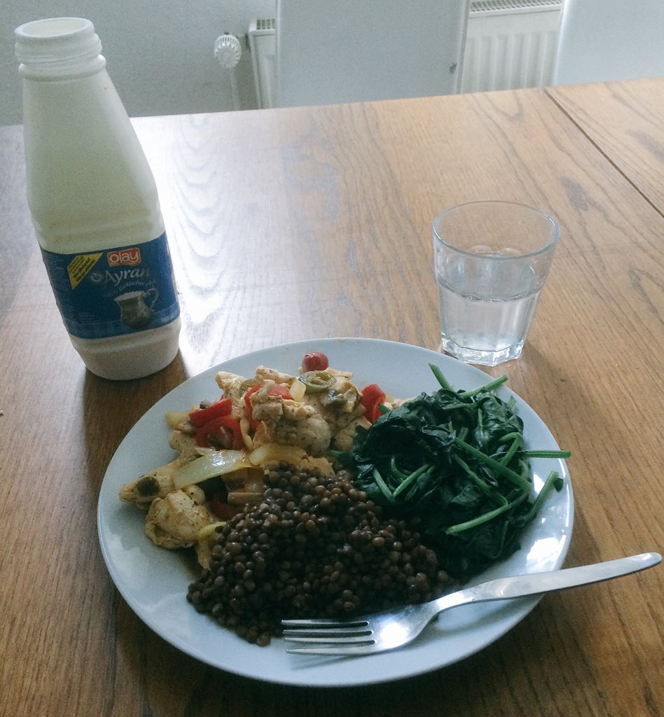 2billsblog's tweet photo. The longer I keep at this, the more I realize my meals are objectively disgusting to look at. Tasted great, though https://t.co/oOLOIAIazz