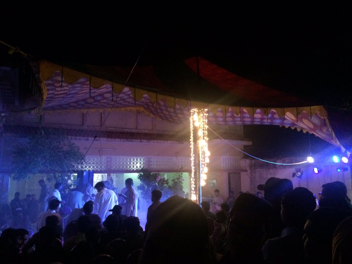 moumkts1's tweet photo. #czn #wedding #enjoy #alote 💋💋💋💋 @khan_shumaila1 @Heeer143 @Shararticious @SanaaMalik10 https://t.co/XGHwxZWh8y