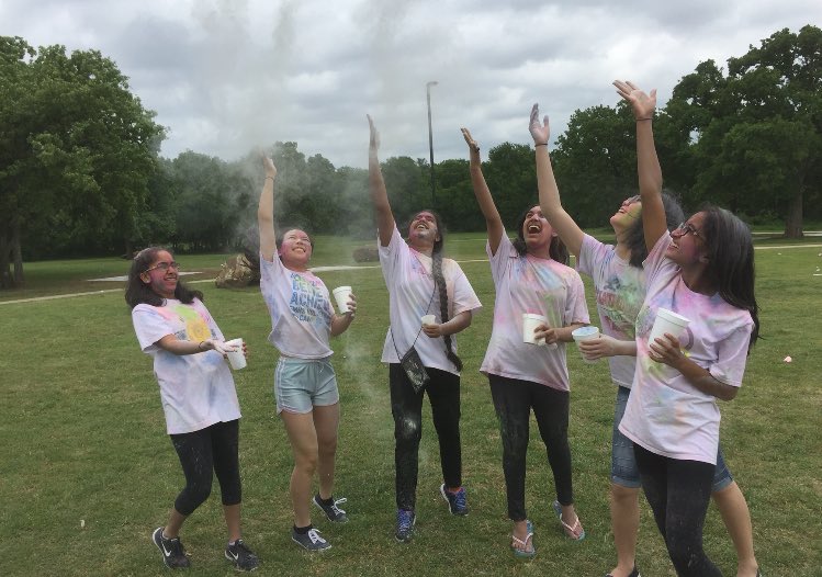 anushahegde19's tweet photo. (Holi) cow.. that was fun!! 🎉🎉 https://t.co/rRCVA54Jby