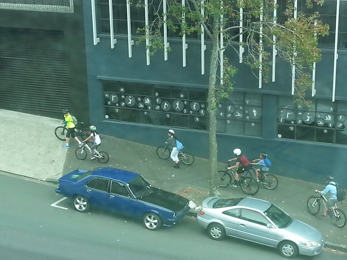 HoughtonSd's tweet photo. A quiet Sunday in the office was enlivened by signs of life now commonplace on Nelson St. Bring on Stage 2 cycleway! https://t.co/l8UPZg0Ib6