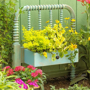 vcreekgarden's tweet photo. Painted Old Drawer Used as Flower Planter - https://t.co/G5Va6Psi1T
#DrawerPlanter #Repurposed #Upcycling https://t.co/KwCFJ6UFK2