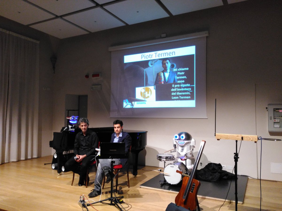 lordtheremin's tweet photo. @Petertheremin greeting Imola Science Festival #Lecasedellascienza2016 https://t.co/hg9ptOK409