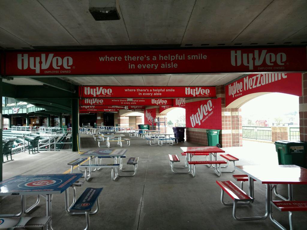 Tiny_Mammoth's tweet image. #texturedsurface #brick #graphics @hyvee @principalpark @iowacubs #mezzanine
