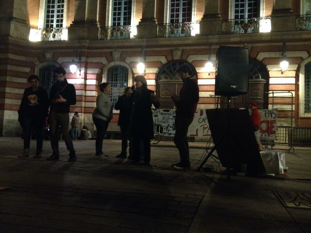 Le_Man_Jus's tweet photo. La @NuitDeboutTlse accouche d'un débat passionné comme rarement ici. Peut-être comme jamais d'ailleurs : LA PARITÉ https://t.co/RDeMVlHggS