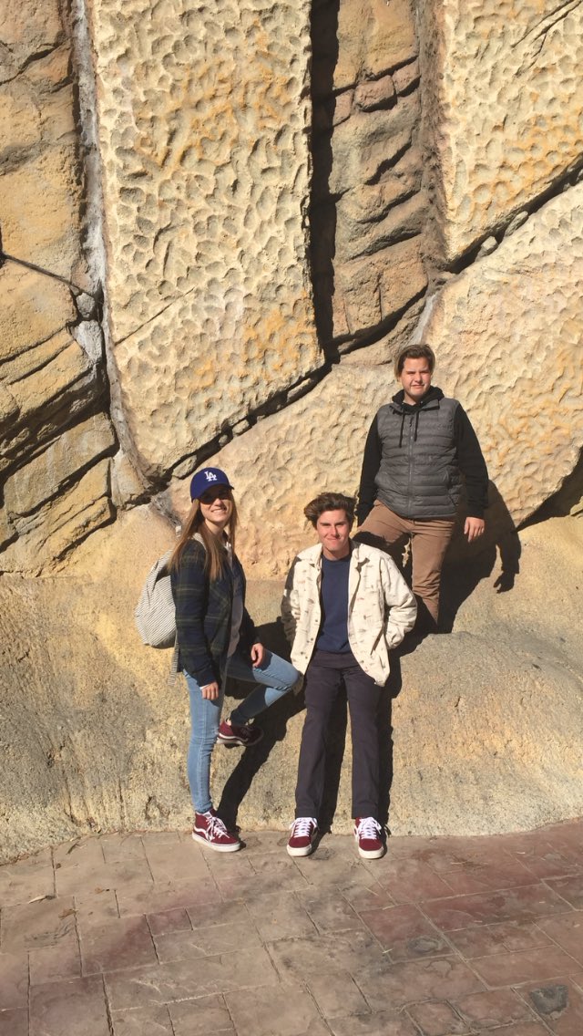 emmawarner_'s tweet photo. love my siblings more than anything ❤️❤️ #NationalSiblingsDay https://t.co/UMjXAp44w7