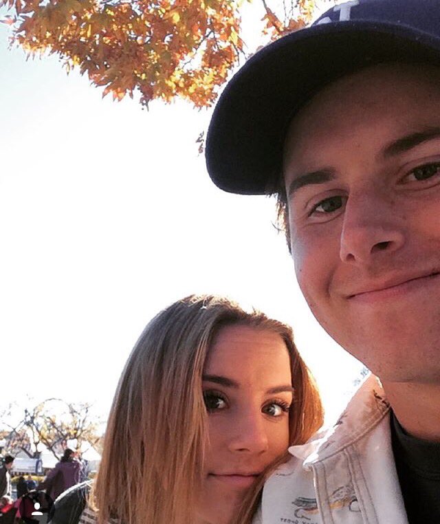 emmawarner_'s tweet photo. love my siblings more than anything ❤️❤️ #NationalSiblingsDay https://t.co/UMjXAp44w7