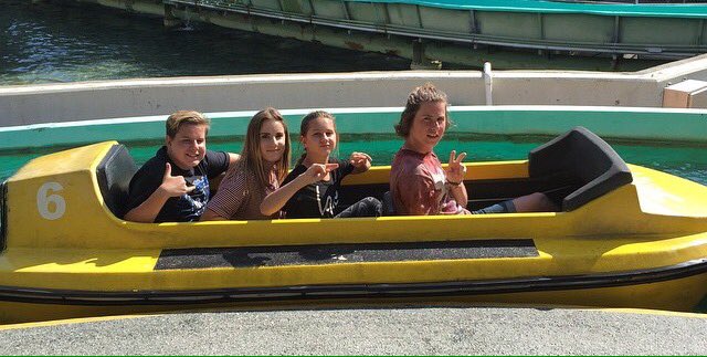 emmawarner_'s tweet photo. love my siblings more than anything ❤️❤️ #NationalSiblingsDay https://t.co/UMjXAp44w7