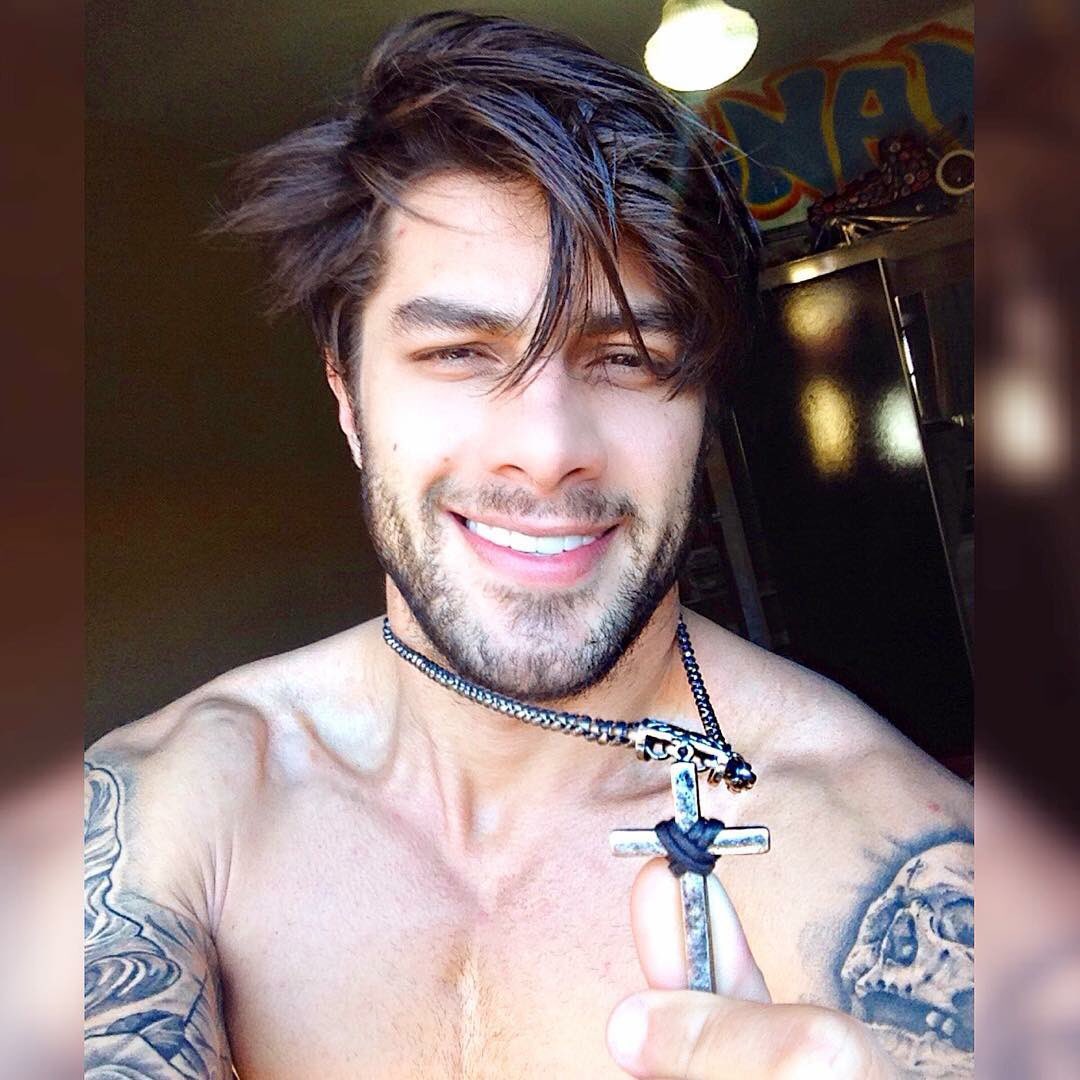 _RenanOliveira1's tweet photo. Tantos anos luta,tanto trabalho, adorando o reconhecimento, grato por tudo! JuntosSomosMaisRenan https://t.co/C4bHj4FGrn