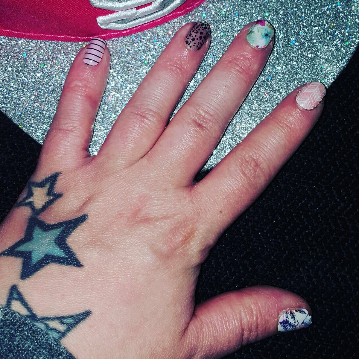 midgeglover's tweet photo. Got sent samples of #jamberrynails and am going to join as a consultant as I love the wraps #jamberryconsultant https://t.co/N3HXMo4iiF